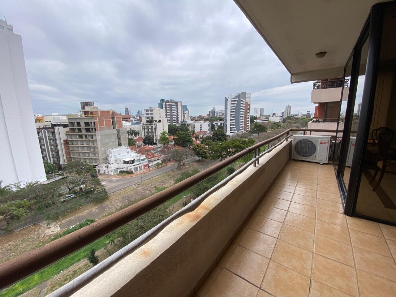 Departamento en Venta📍Av. La Salle, Edificio Mirador de Equipetrol. 3 dormitorios 3 baños 2 parqueos Foto 7