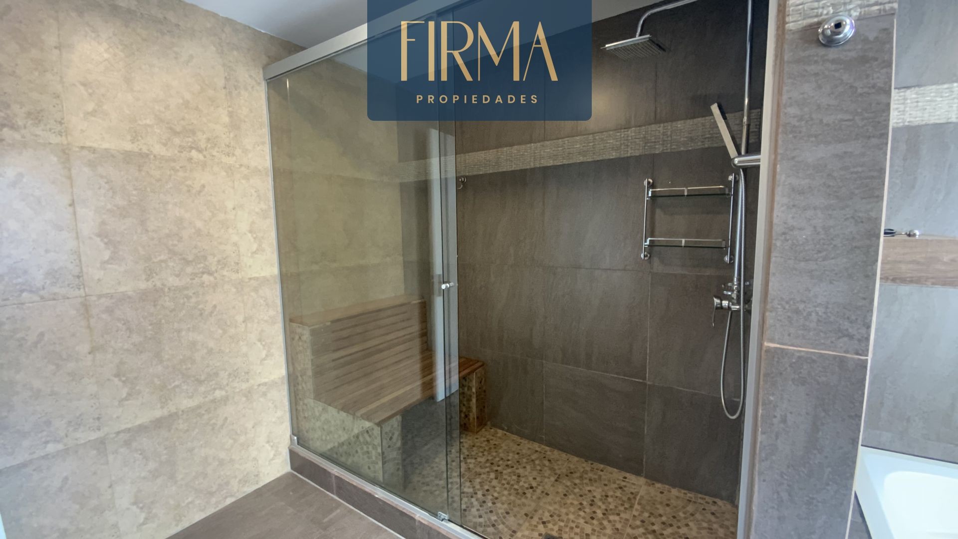 Casa en Achumani en La Paz 3 dormitorios 4 baños 3 parqueos Foto 4