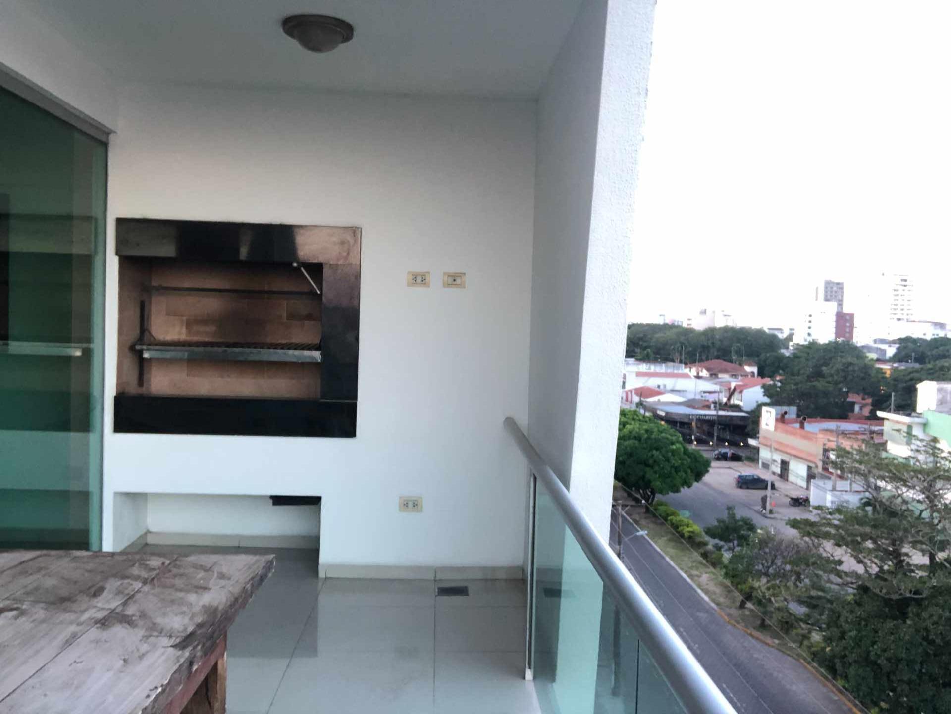 Departamento en VentaAv. Velarde (zona plaza blacut) 3 dormitorios 3 baños 1 parqueos Foto 3