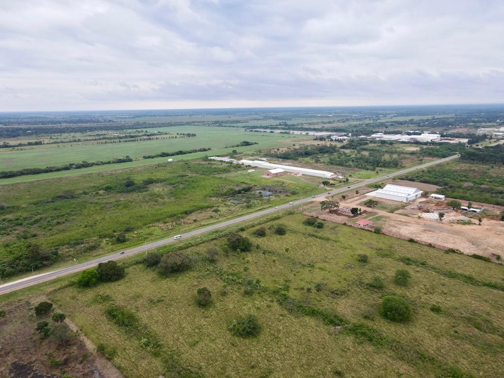 Terreno En Venta de 1 a 8 Hectáreas Sobre Carretera Cotoca - Pailas ($us 26 x m2) Foto 2