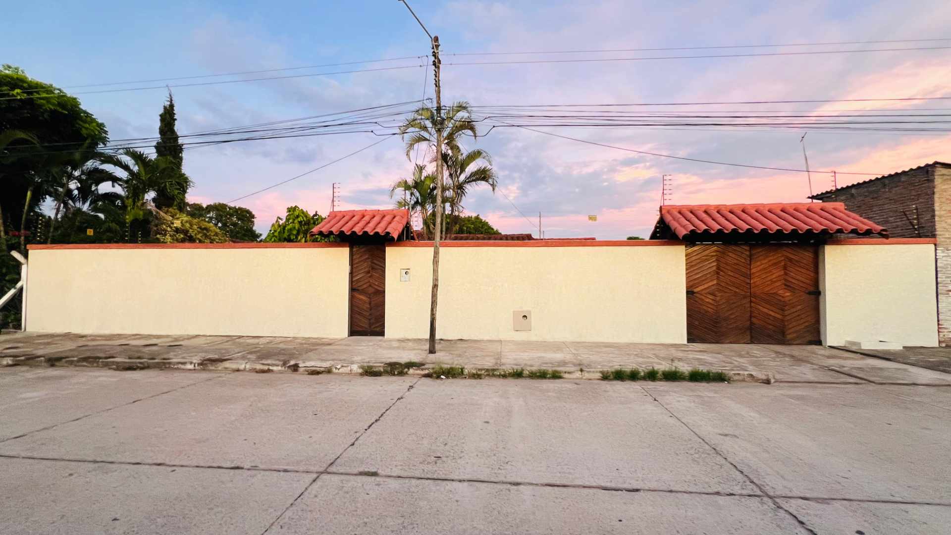 Casa en VentaWarnes, zona Barrio PIL  Foto 1