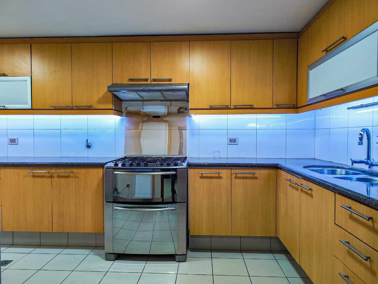 Casa en AlquilerCond. La Hacienda I, 5to. Anillo entre Av. Banzer y Av. Beni 4 dormitorios 3 baños 1 parqueos Foto 12
