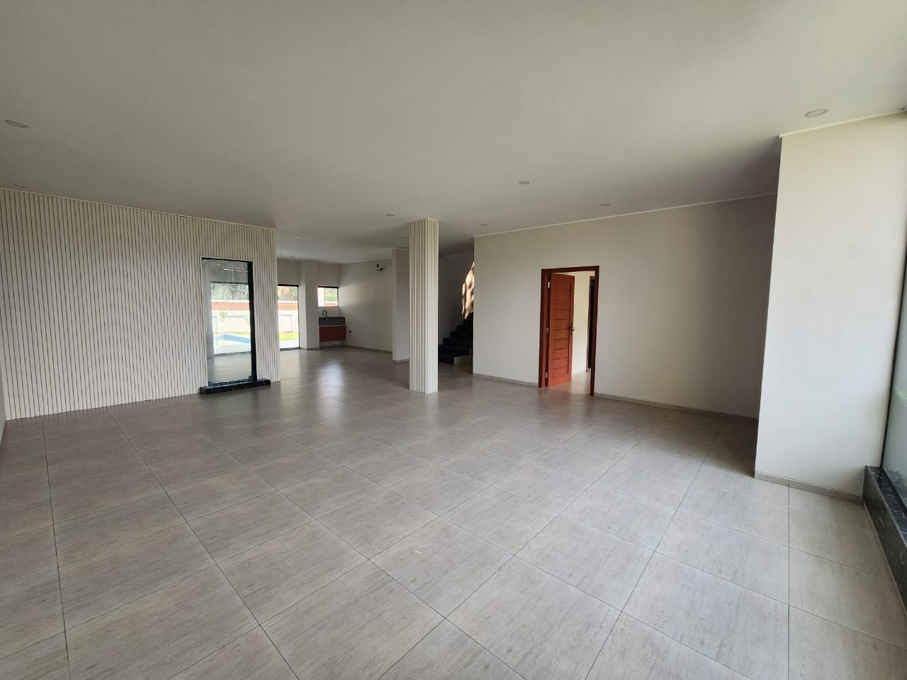 Casa en VentaEN VENTA CASA EN EL URUBO CONDOMINIO VILLA REAL 4 dormitorios 6 baños 2 parqueos Foto 2