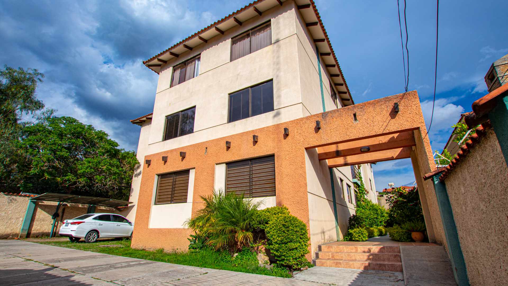 Departamento en VentaCalle los Laureles 3 dormitorios 2 baños 1 parqueos Foto 3