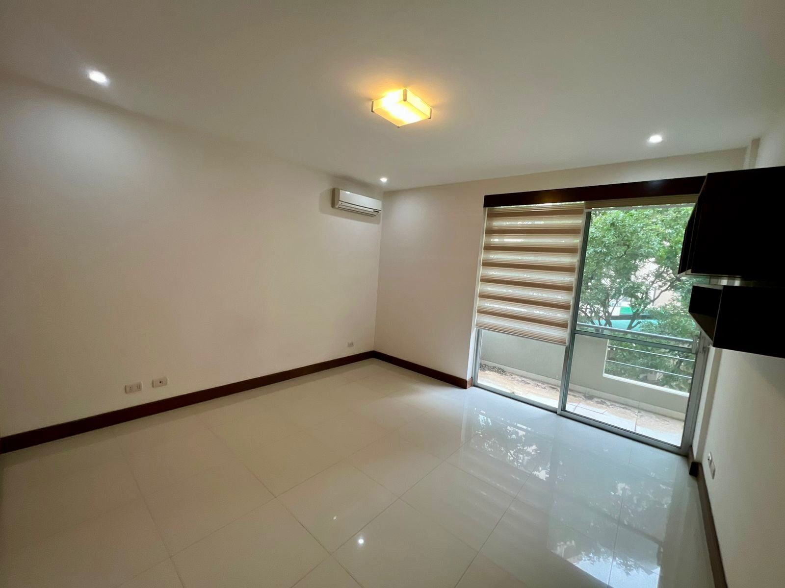 Departamento en VentaEn Venta Exclusivo Penthouse de 247 m2 en Condominio Tarumá 4 dormitorios 4 baños 2 parqueos Foto 11