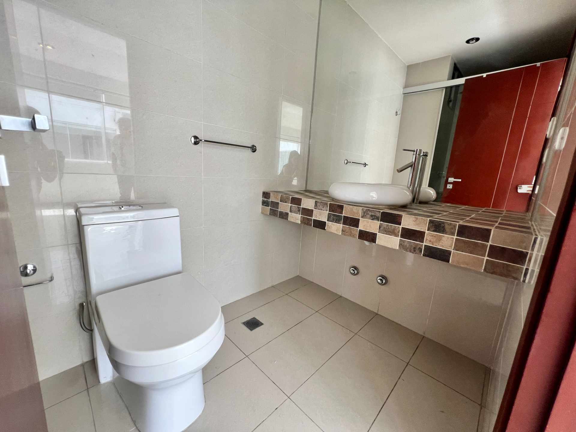 Departamento en AlquilerAv. Pirai 4° anillo 2 dormitorios 3 baños 1 parqueos Foto 3