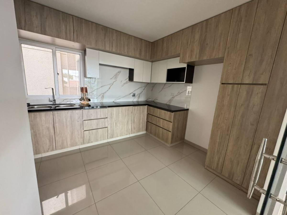 Departamento en Entre 3er y 4to anillo Oeste en Santa Cruz de la Sierra 3 dormitorios 2 baños  Foto 5