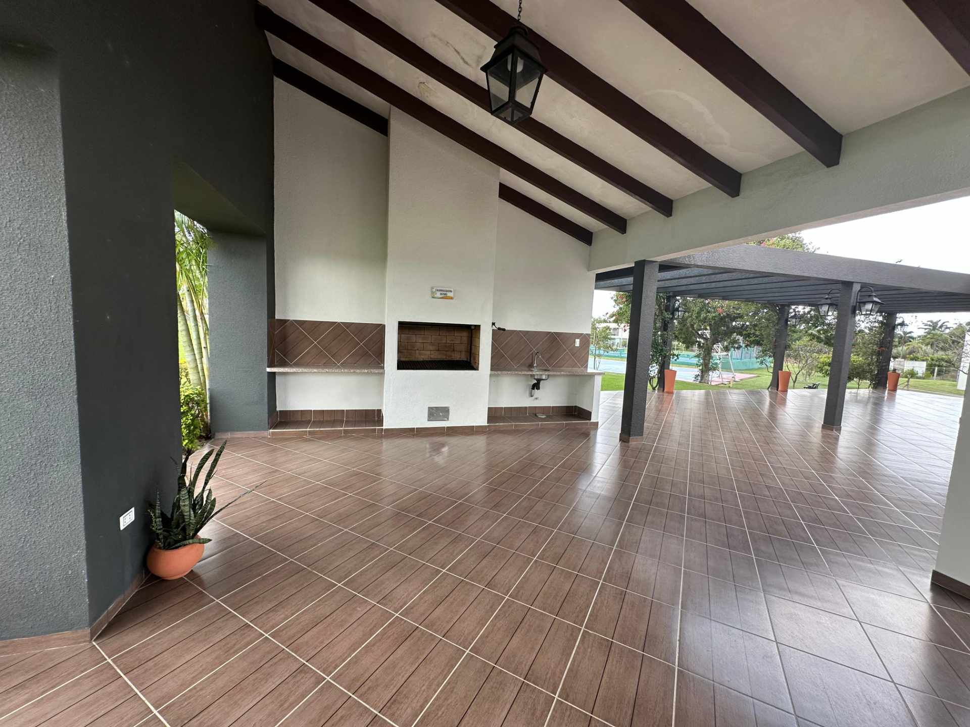 Casa en Urubó en Santa Cruz de la Sierra 4 dormitorios 5 baños 6 parqueos Foto 23