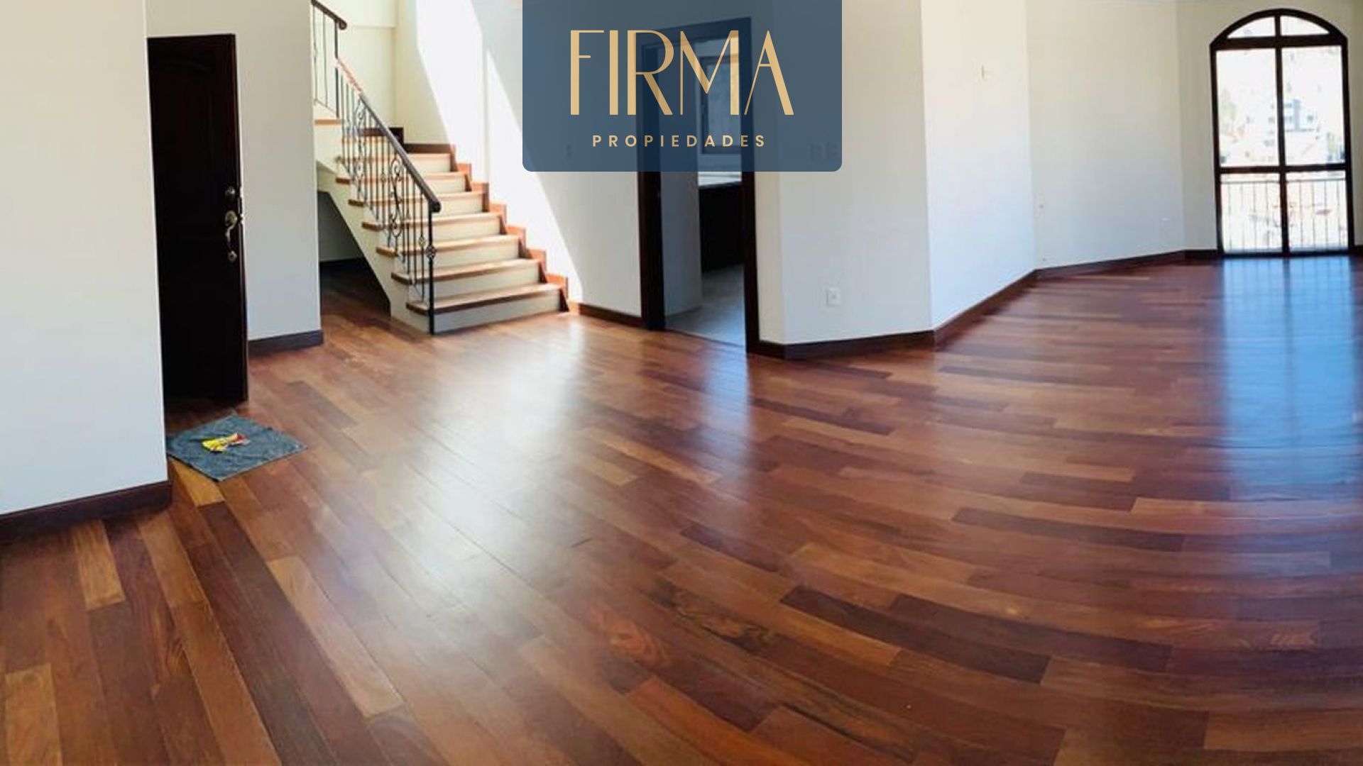 Departamento en Achumani en La Paz 3 dormitorios 5 baños 1 parqueos Foto 1