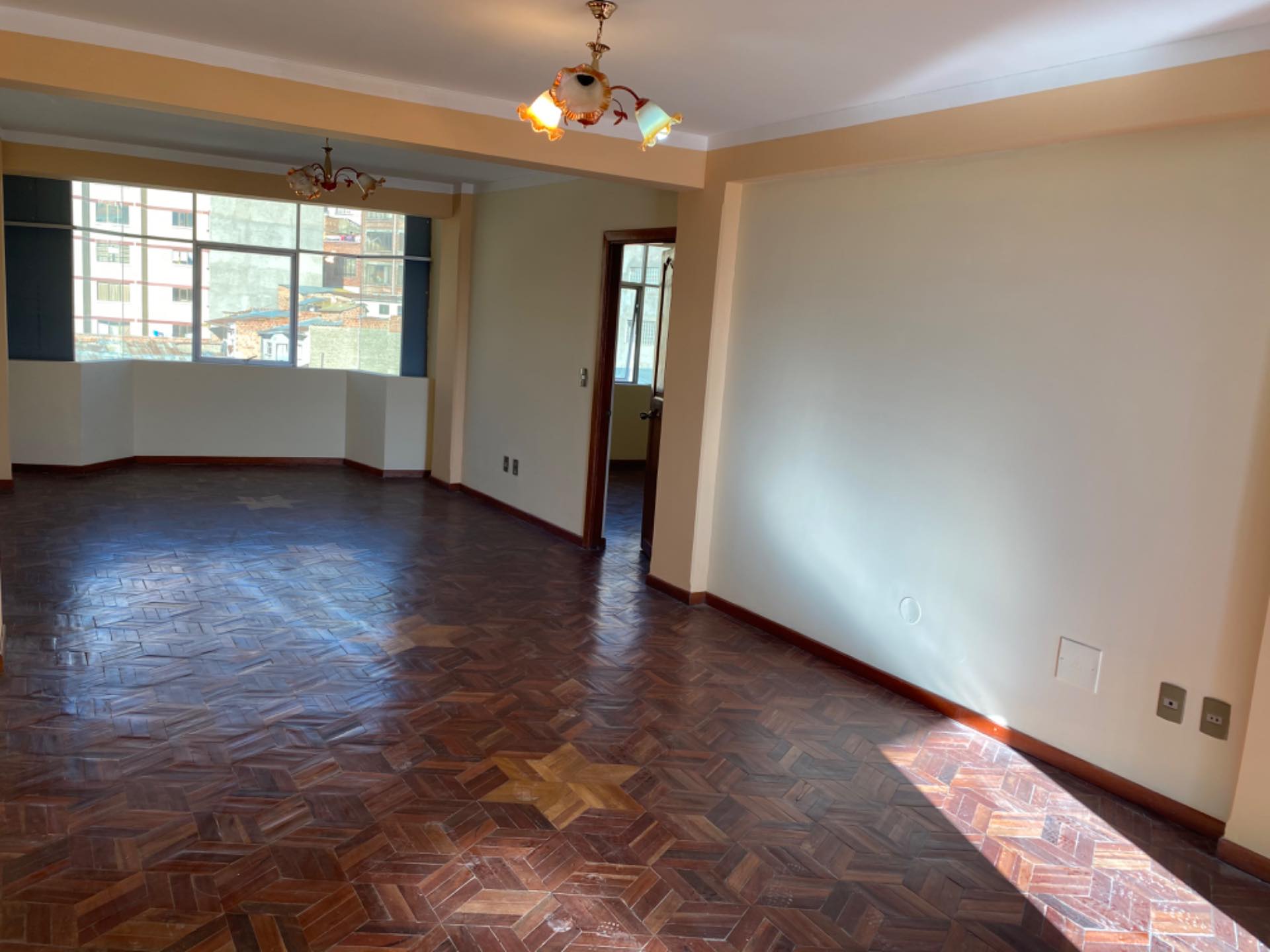 Edificio en VentaALTO SAN PEDRO   CALLLE: JORGE DE LÁ REZA #1581   27 dormitorios 13 baños 10 parqueos Foto 17