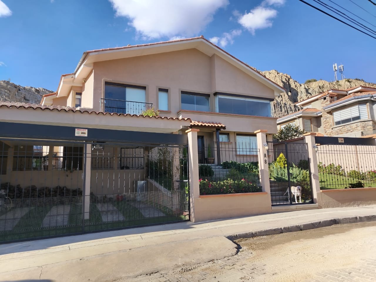 Casa en Mallasilla en La Paz 4 dormitorios 6 baños 2 parqueos Foto 11