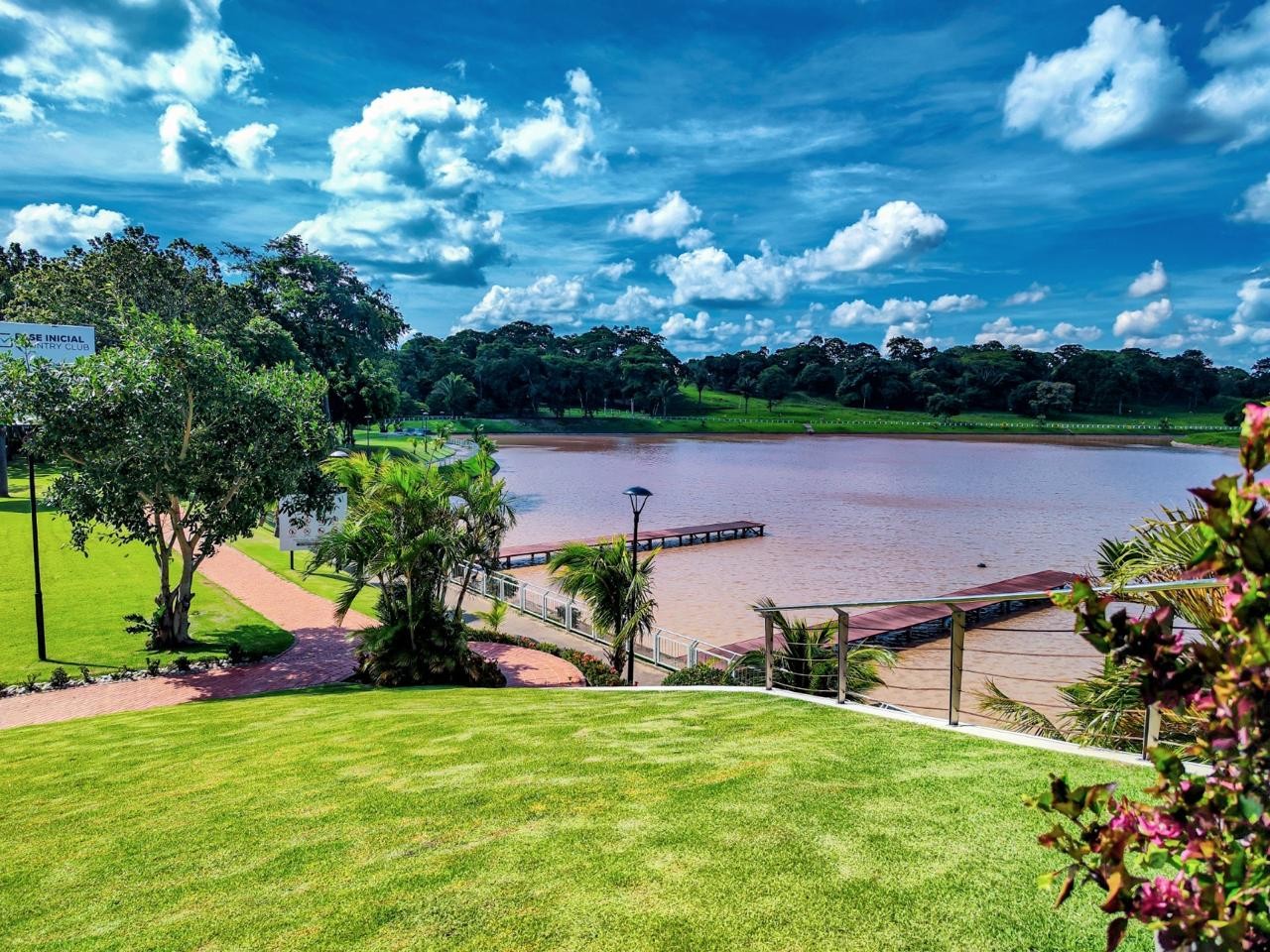 Terreno en VentaURUBO VILLAGE, UBICADO EN LA ZONA MÁS EXCLUSIVA DE SANTA CRUZ     Foto 2