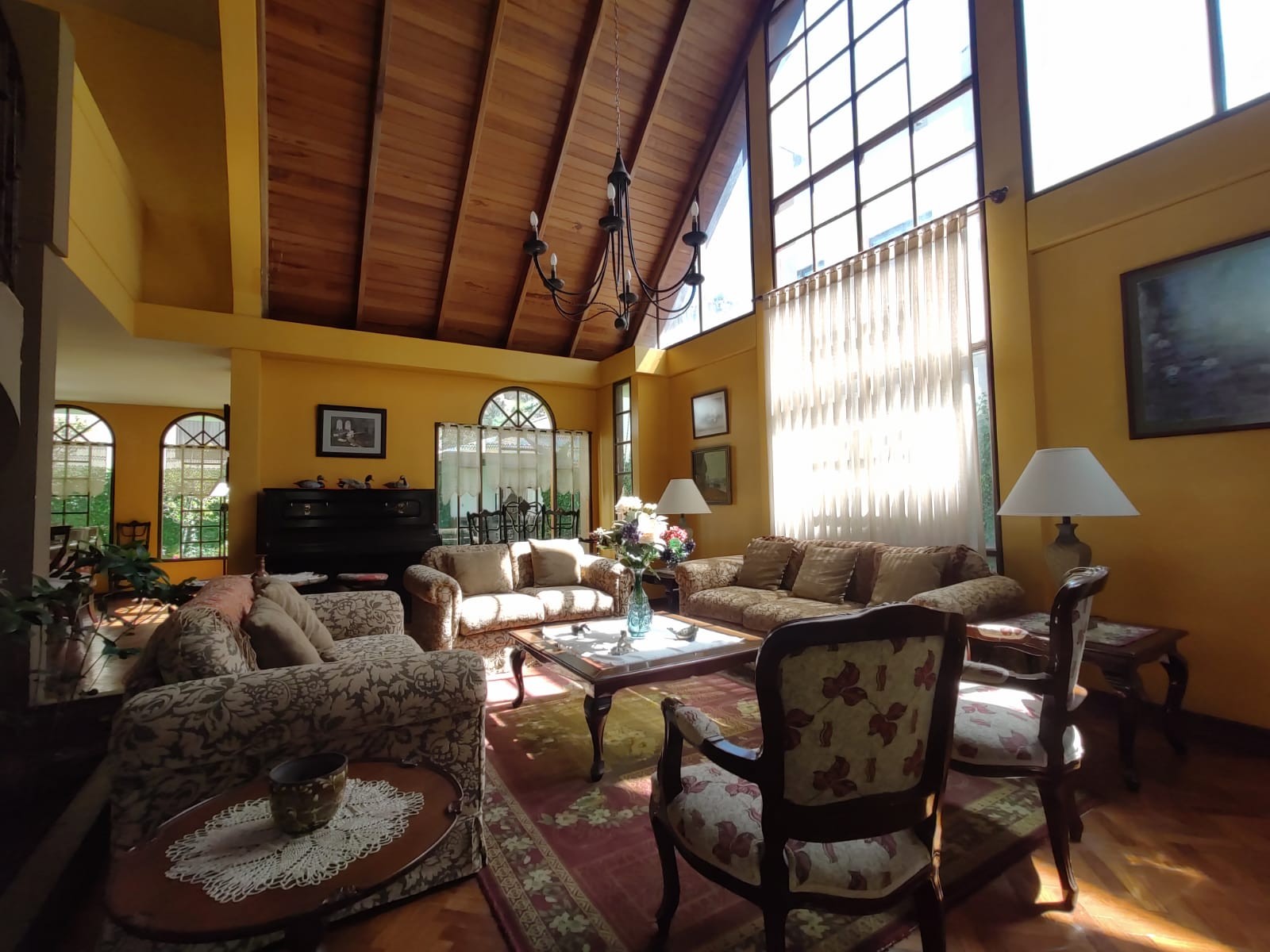 Casa en Achumani en La Paz 5 dormitorios 4 baños 3 parqueos Foto 3