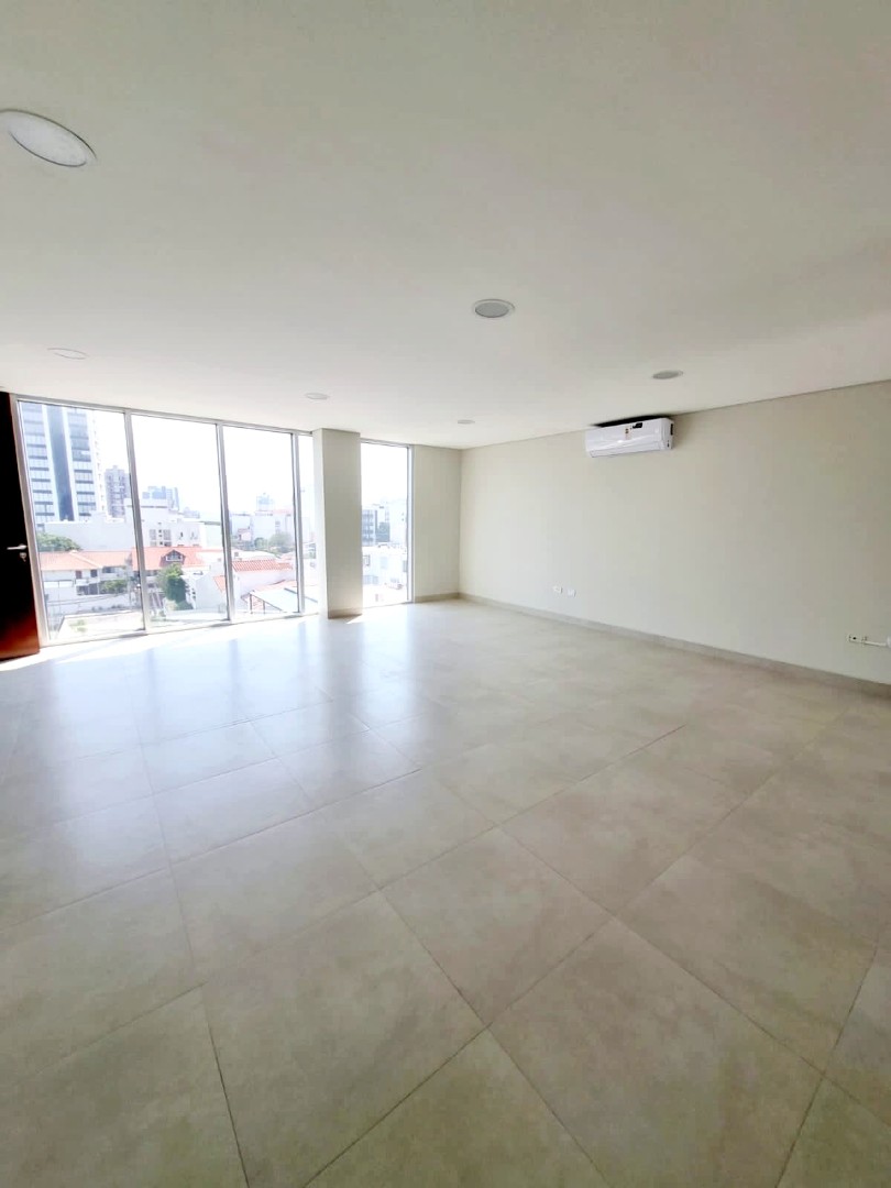 Local comercial Equipetrol  Sirari
Condominio Almoora
Av. Los Claveles Foto 4