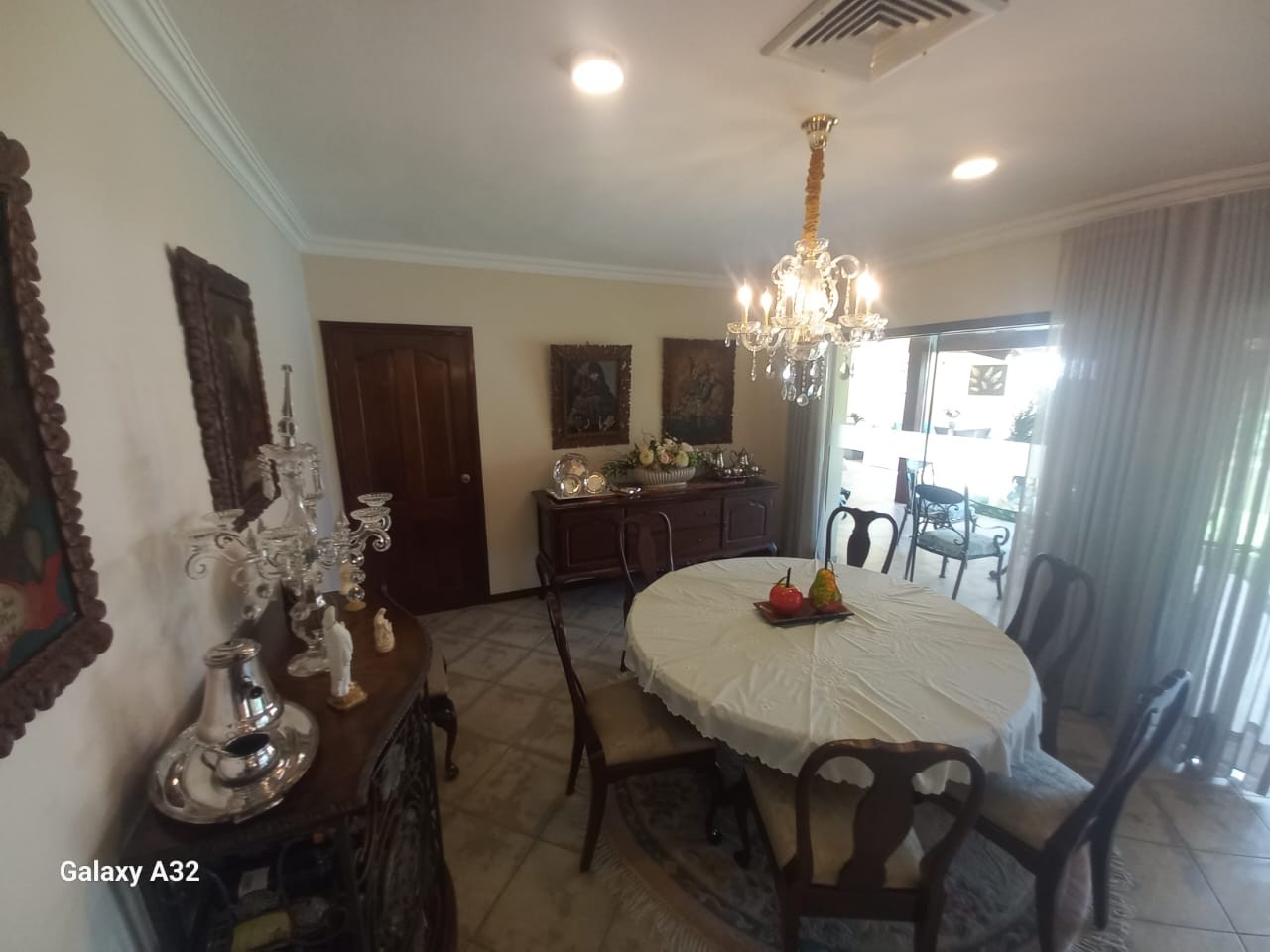 Casa en Entre 3er y 4to anillo Norte en Santa Cruz de la Sierra 4 dormitorios 6 baños 3 parqueos Foto 3