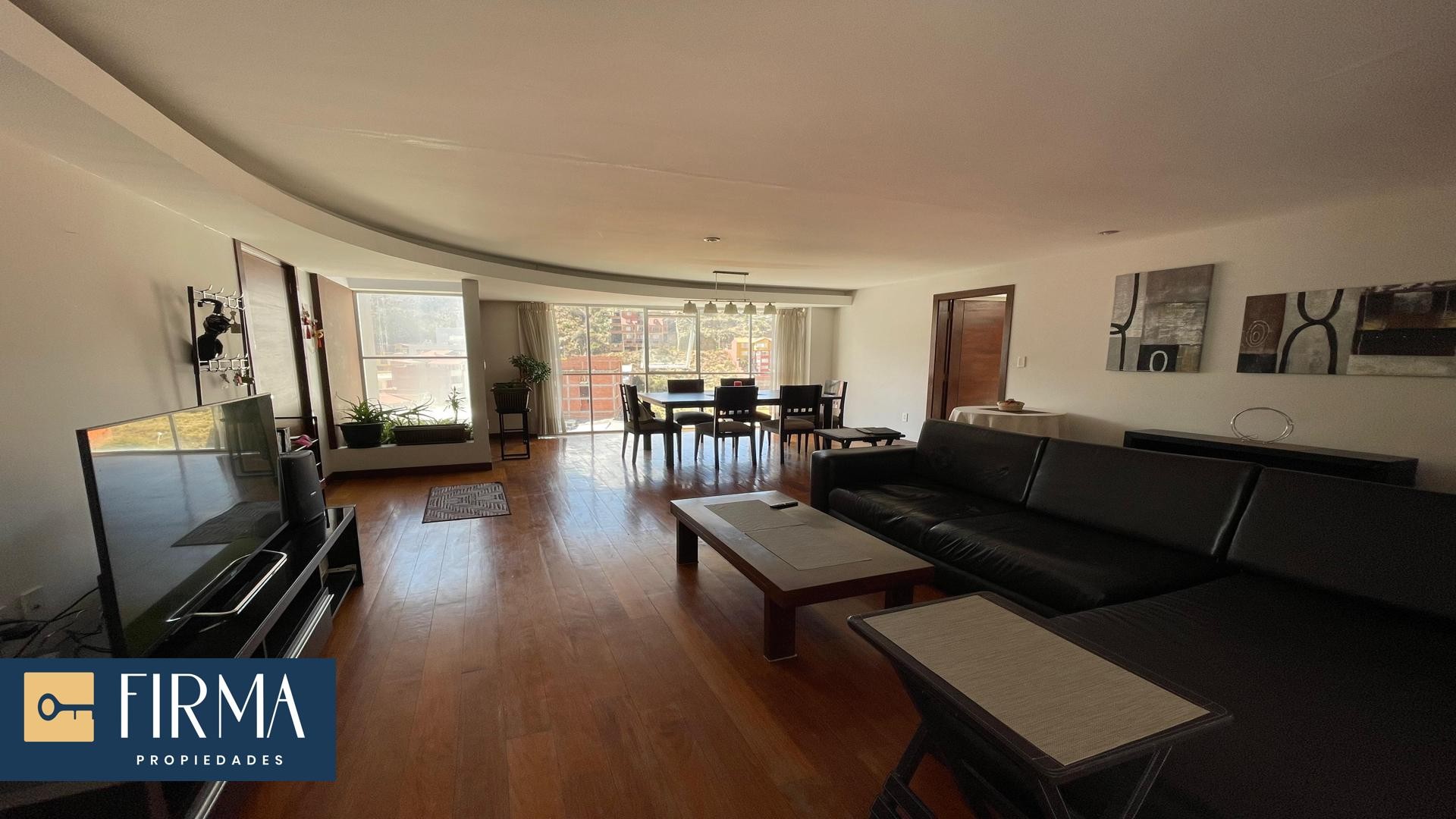 Departamento en Achumani en La Paz 3 dormitorios 4 baños 1 parqueos Foto 1