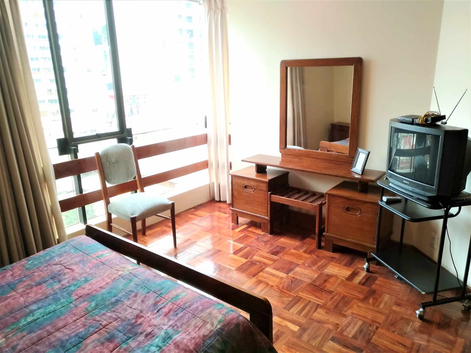 Departamento en AlquilerAv. Arce Edificio Santa Teresa San Jorge (a 1 cuadra de la UMSA) 2 dormitorios 2 baños  Foto 11