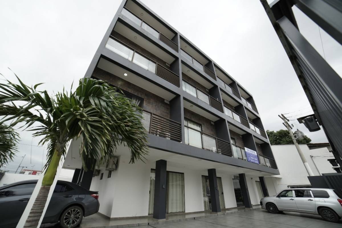 Departamento en Entre 3er y 4to anillo Oeste en Santa Cruz de la Sierra 1 dormitorios 1 baños  Foto 1