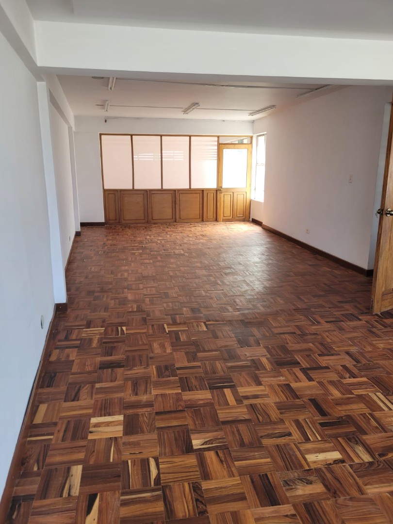 Casa en AlquilerSOPOCACHI -  CASA EN ALQUILER O VENTA -  PARA OFICINAS - 3 PLANTAS  21 dormitorios 5 baños 5 parqueos Foto 8