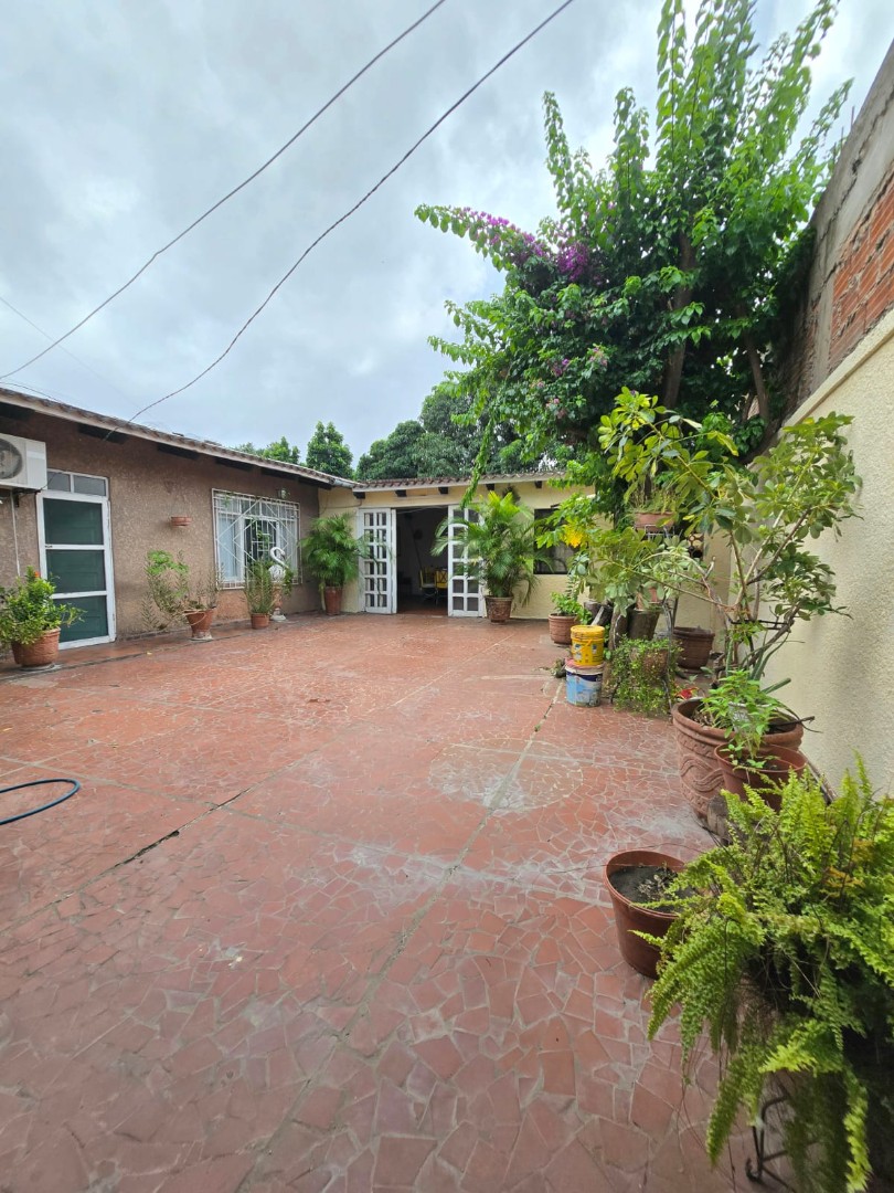 Casa en AlquilerAv. 3 Pasos al Frente, 3er anillo, entrada a la Bimodal, calle Carmelo Ortiz # 3130 2 dormitorios 2 baños 2 parqueos Foto 20