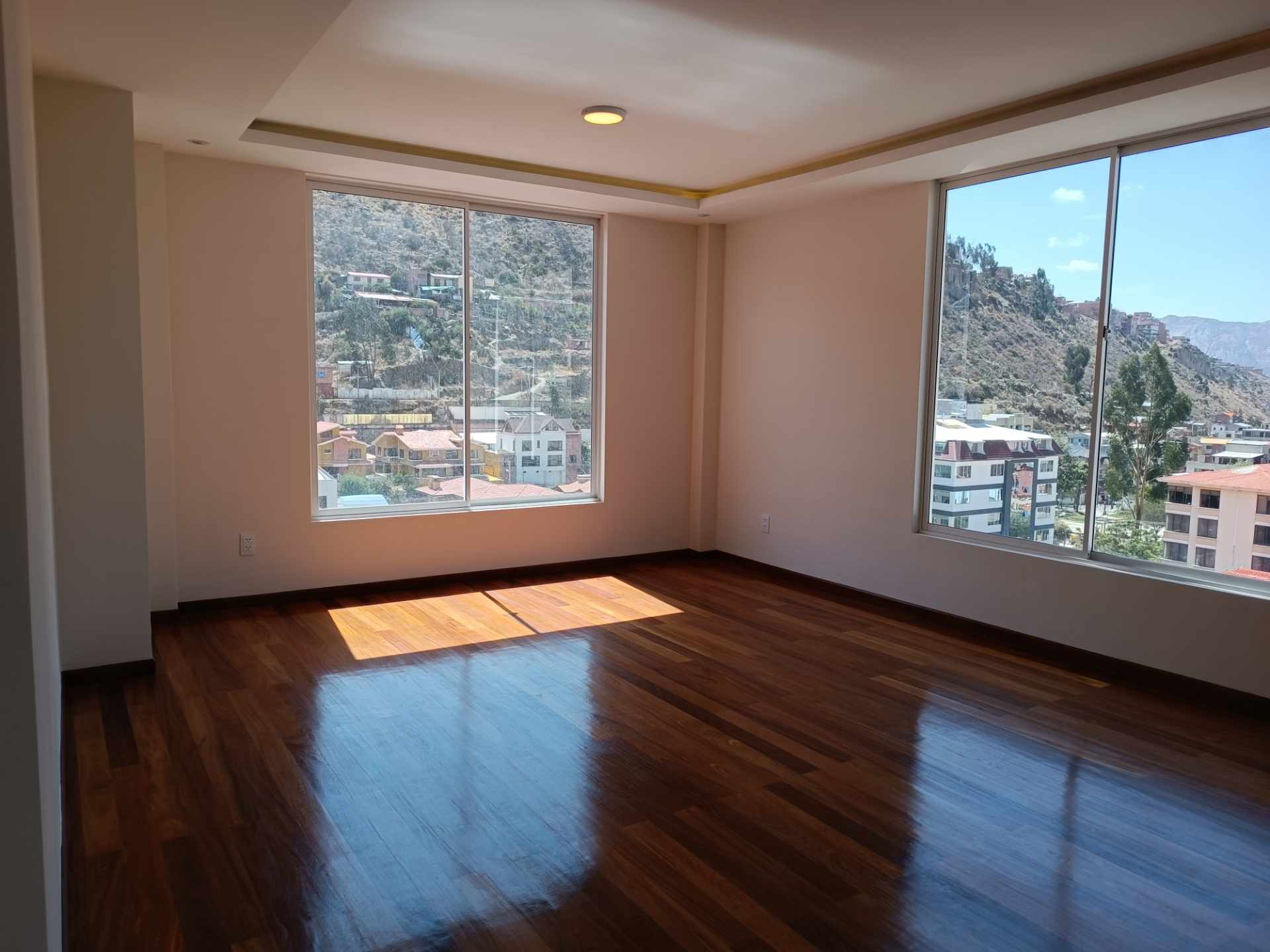 Departamento Av. Ovando Candia, esquina calle 17 Foto 3