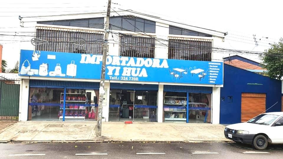 Local comercial en VentaAVENIDA OMAR CHAVEZ  5 baños  Foto 1
