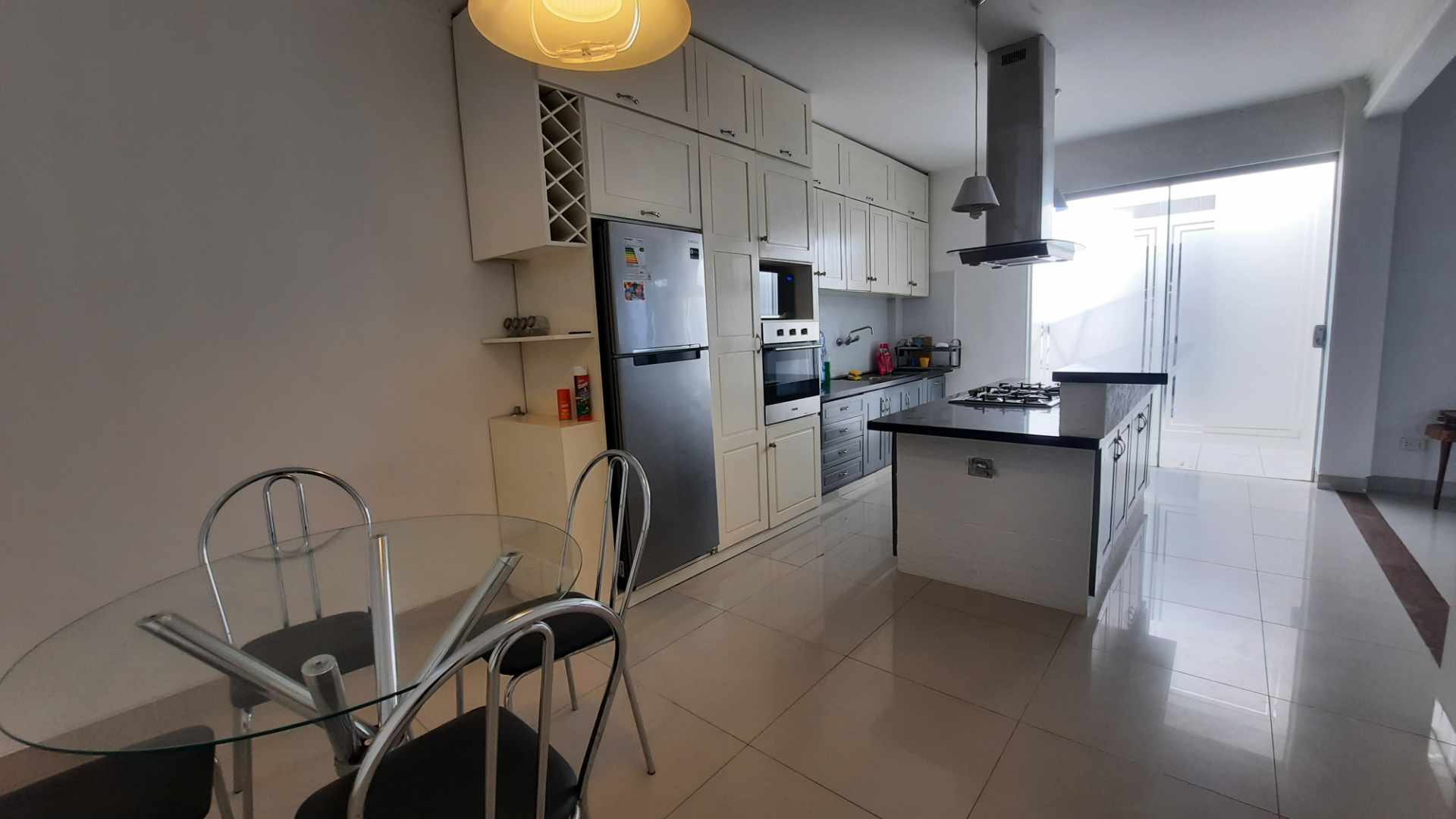 Casa en Entre 4to y 5to anillo Oeste en Santa Cruz de la Sierra 3 dormitorios 3 baños 2 parqueos Foto 8