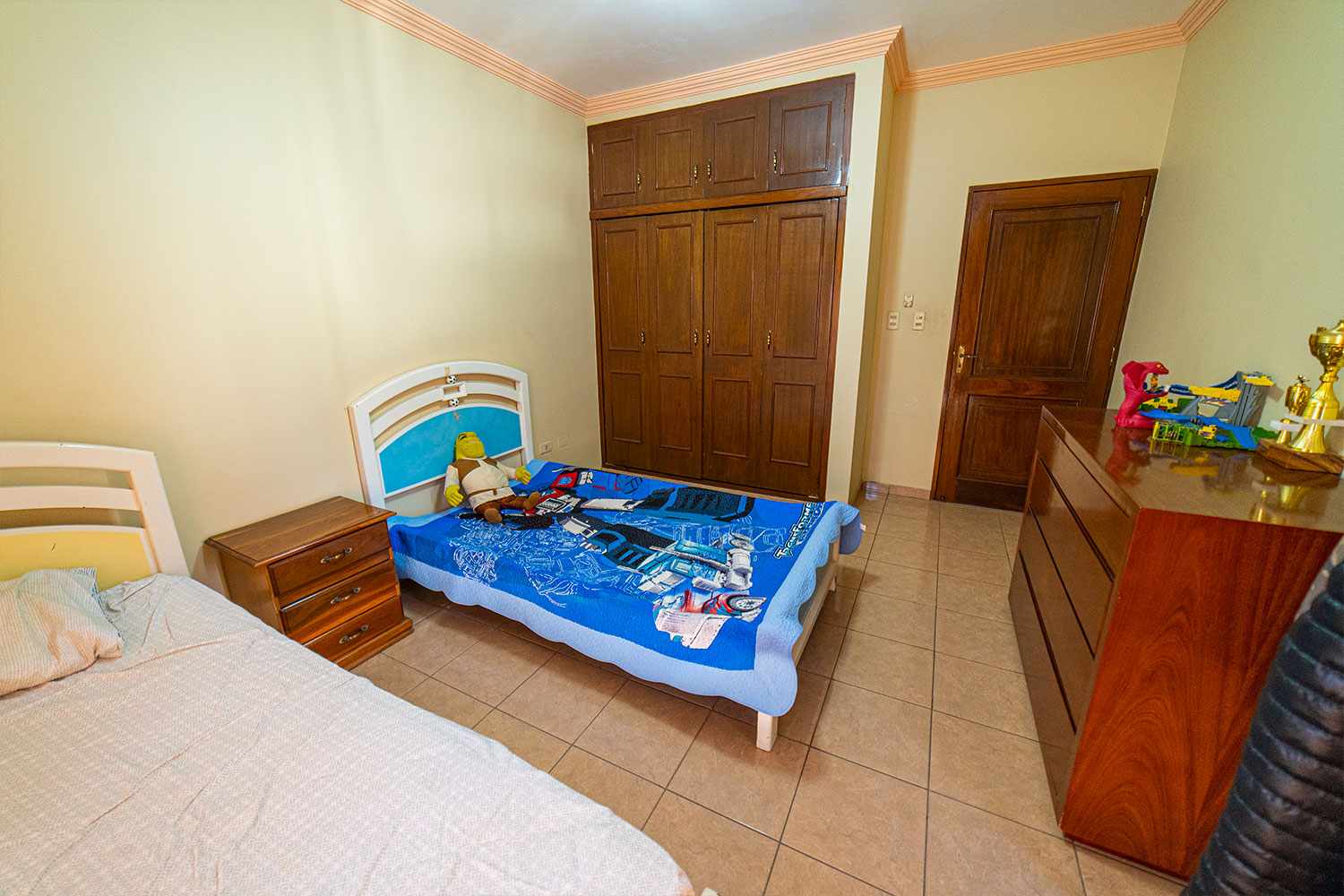 Casa en Entre 5to y 6to anillo Norte en Santa Cruz de la Sierra 4 dormitorios 3 baños 2 parqueos Foto 7