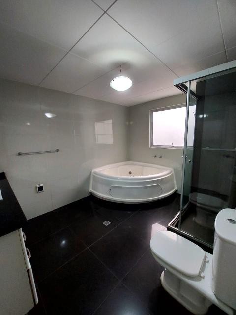 Departamento en Los Pinos en La Paz 3 dormitorios 3 baños 2 parqueos Foto 8