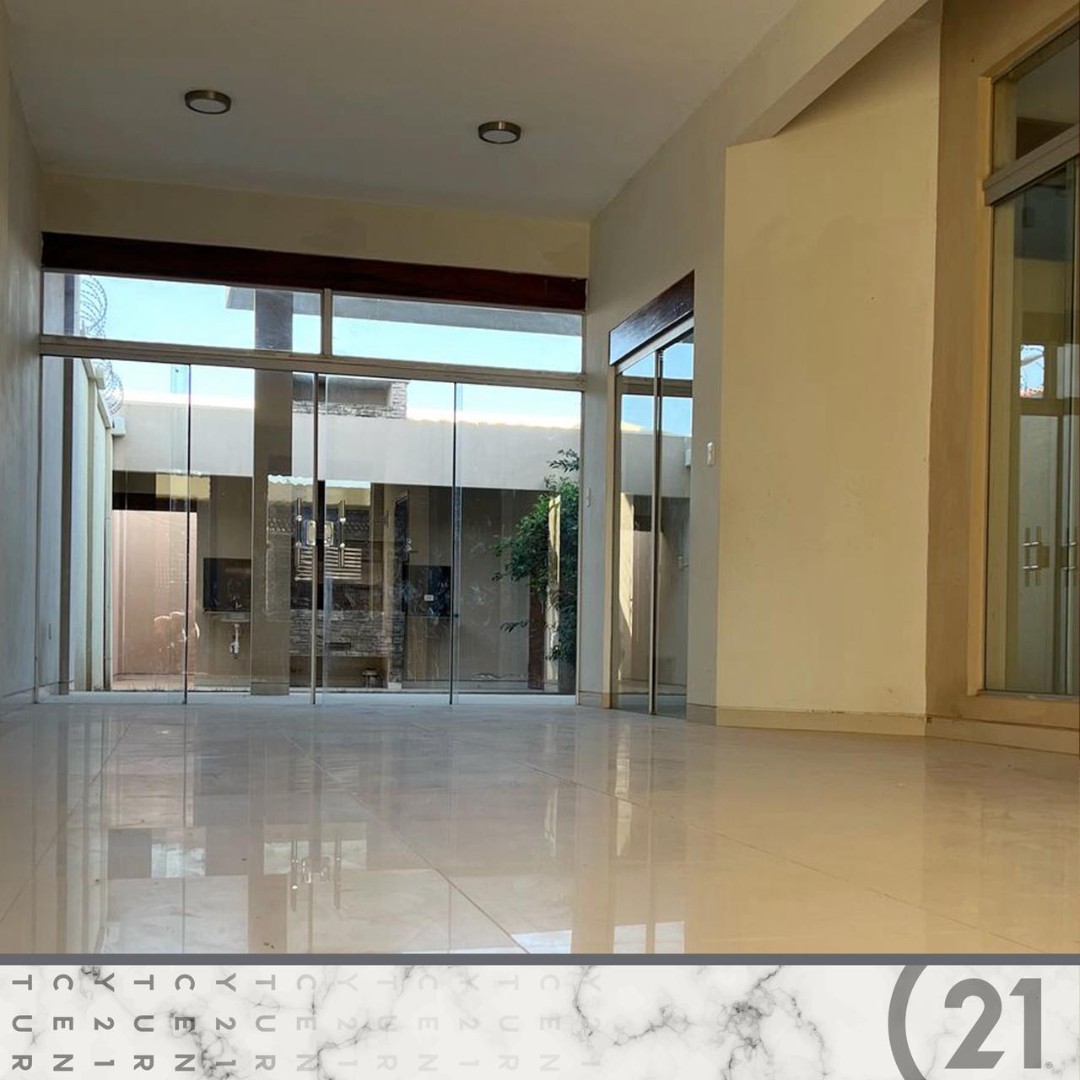 Casa en Entre 6to y 7mo anillo Sur en Santa Cruz de la Sierra 5 dormitorios 4 baños 2 parqueos Foto 2