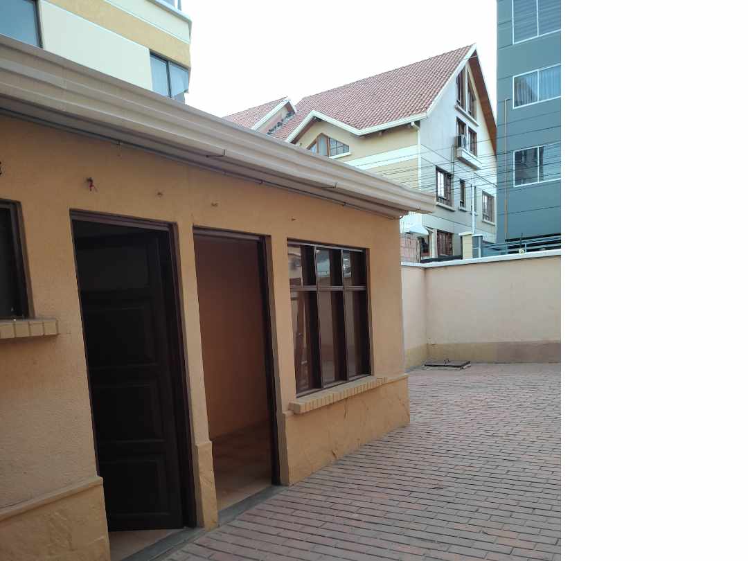 Casa en AlquilerIRPAVI CALLE 7 3 dormitorios 4 baños 3 parqueos Foto 18