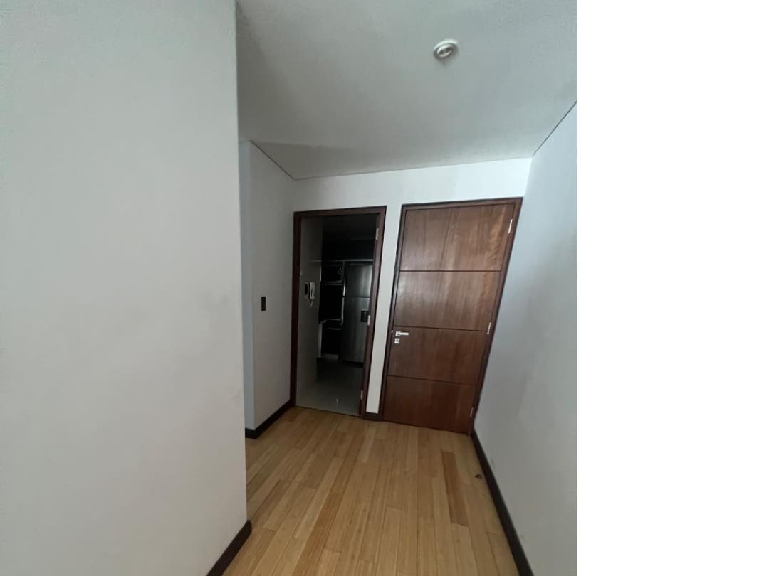 Departamento en AlquilerCalle 10 de calacoto avenida principal  3 dormitorios 3 baños 1 parqueos Foto 39