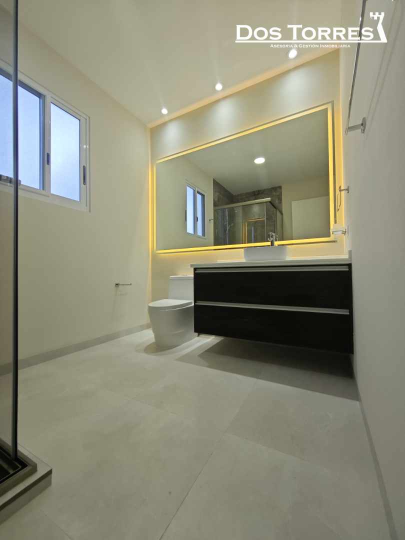 Casa en Tiquipaya en Cochabamba 3 dormitorios 3 baños 2 parqueos Foto 5