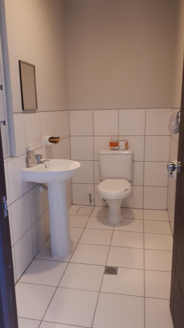 Oficina en Calacoto en La Paz 1 dormitorios 1 baños  Foto 9