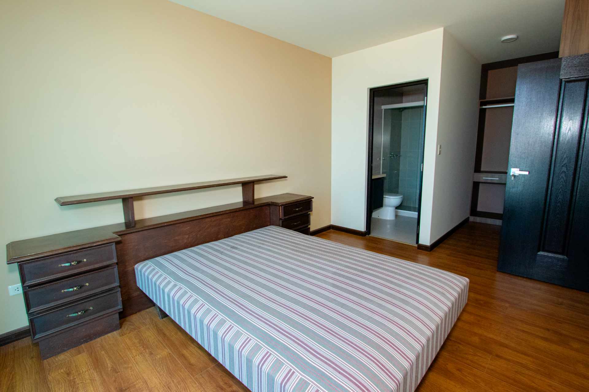 Departamento en VentaEDIF. L´ESSENCE SOBRE AV. WIRACOCHA CASI AV.MELCHOR PEREZ - ZONA SARCO 3 dormitorios 2 baños 1 parqueos Foto 8