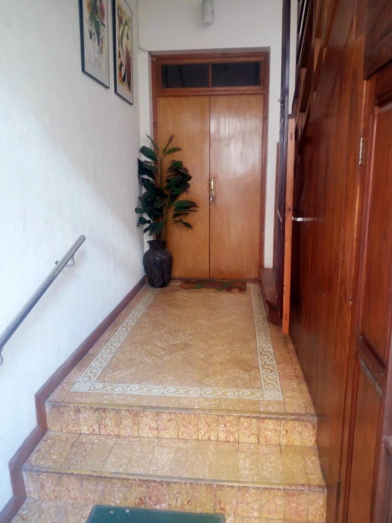 Casa en VentaSOPOCACHI - CERCA AL MERCADO DE SOPOCACHI  3 dormitorios 5 baños 3 parqueos Foto 2