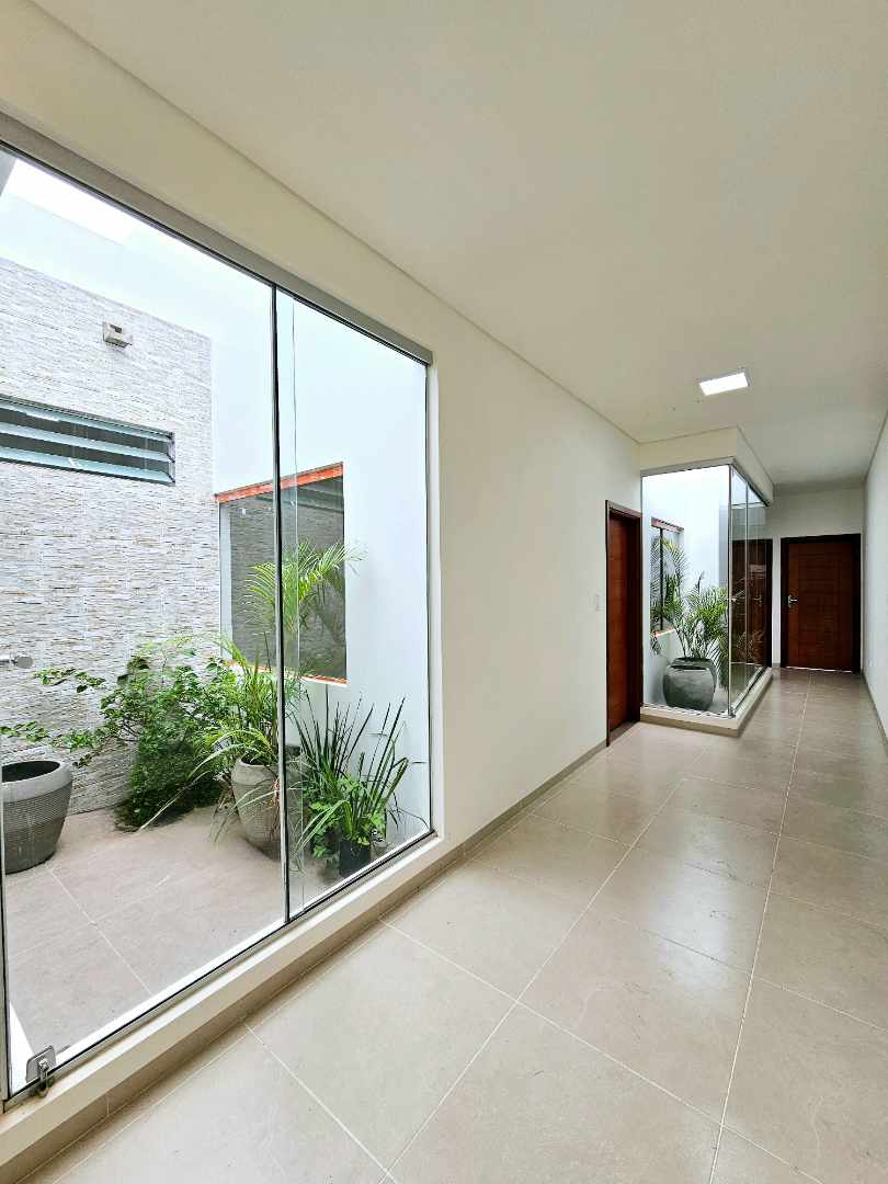 Casa en VentaZona sur
El Triunfo 9no anillo
 3 dormitorios 2 baños 2 parqueos Foto 6