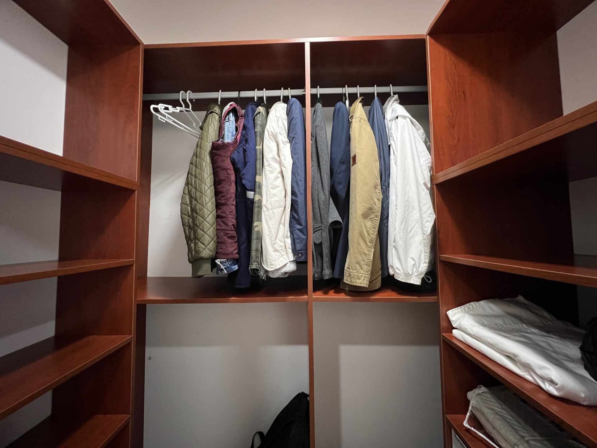 Departamento en AlquilerCondominio La Boutique, Equipetrol, 2do. y 3er. Anillo, cerca de todo.  2 dormitorios 2 baños 1 parqueos Foto 7