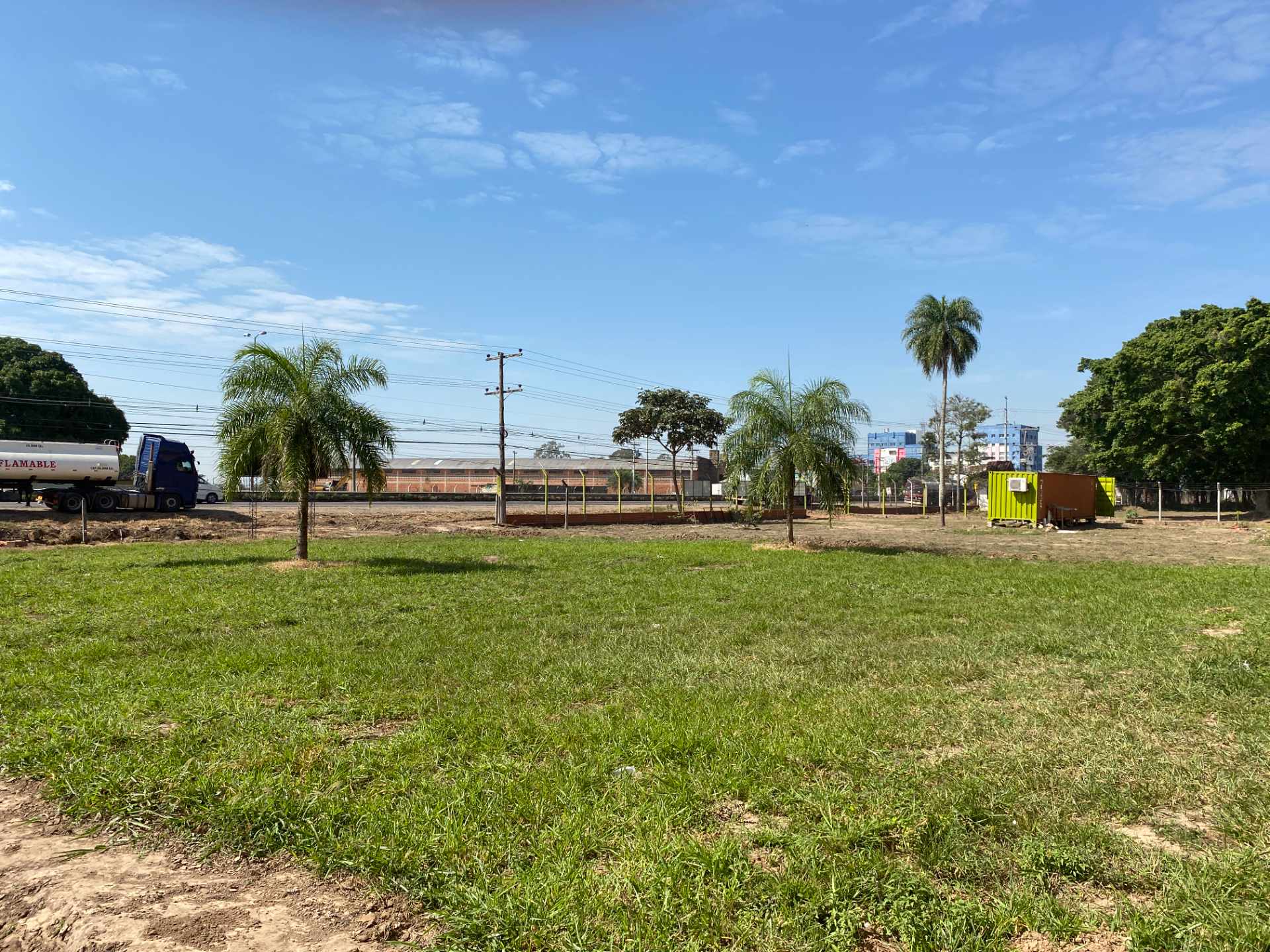 En Alquiler a $us 1,200 Foto 3