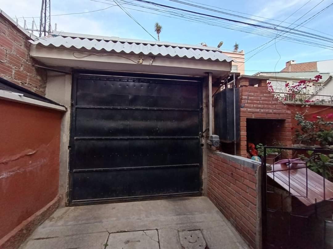 Casa en VentaAlto Obrajes sector B 4 dormitorios 2 baños 1 parqueos Foto 10