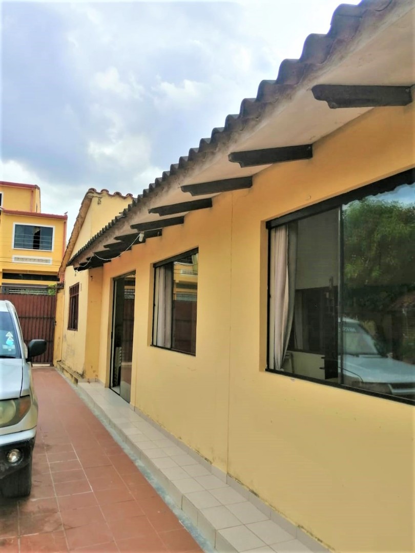 Casa en Entre 5to y 6to anillo Este en Santa Cruz de la Sierra 6 dormitorios 2 baños 4 parqueos Foto 16