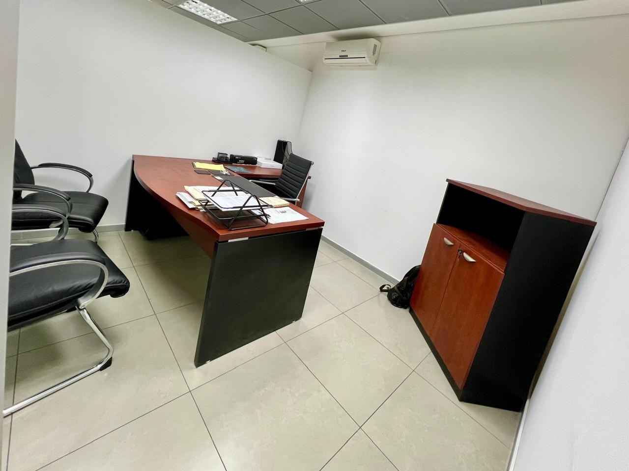Oficina en AlquilerExclusiva Oficina en Alquiler en Torre Duo de 84 m2 6 dormitorios 1 baños  Foto 7