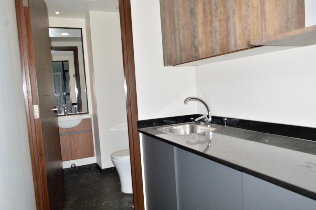 Local comercial en San Miguel en La Paz  2 baños  Foto 3