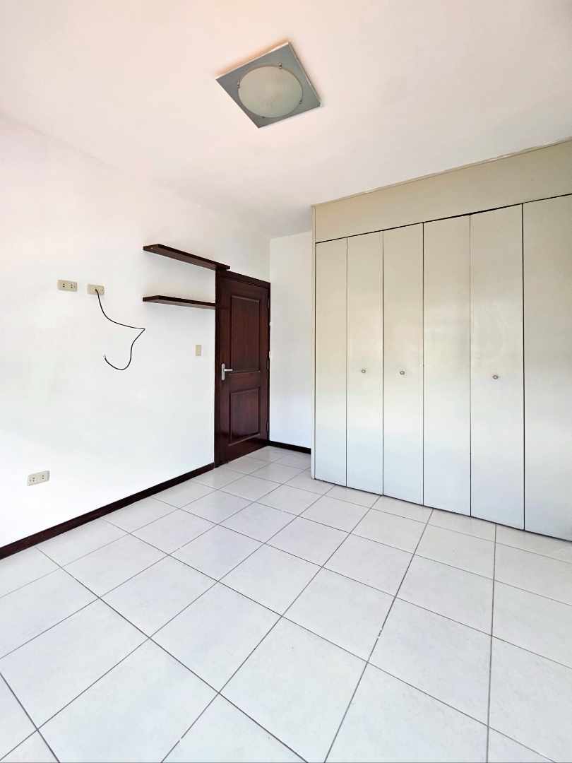 Casa en Entre 5to y 6to anillo Norte en Santa Cruz de la Sierra 3 dormitorios 3 baños 2 parqueos Foto 32