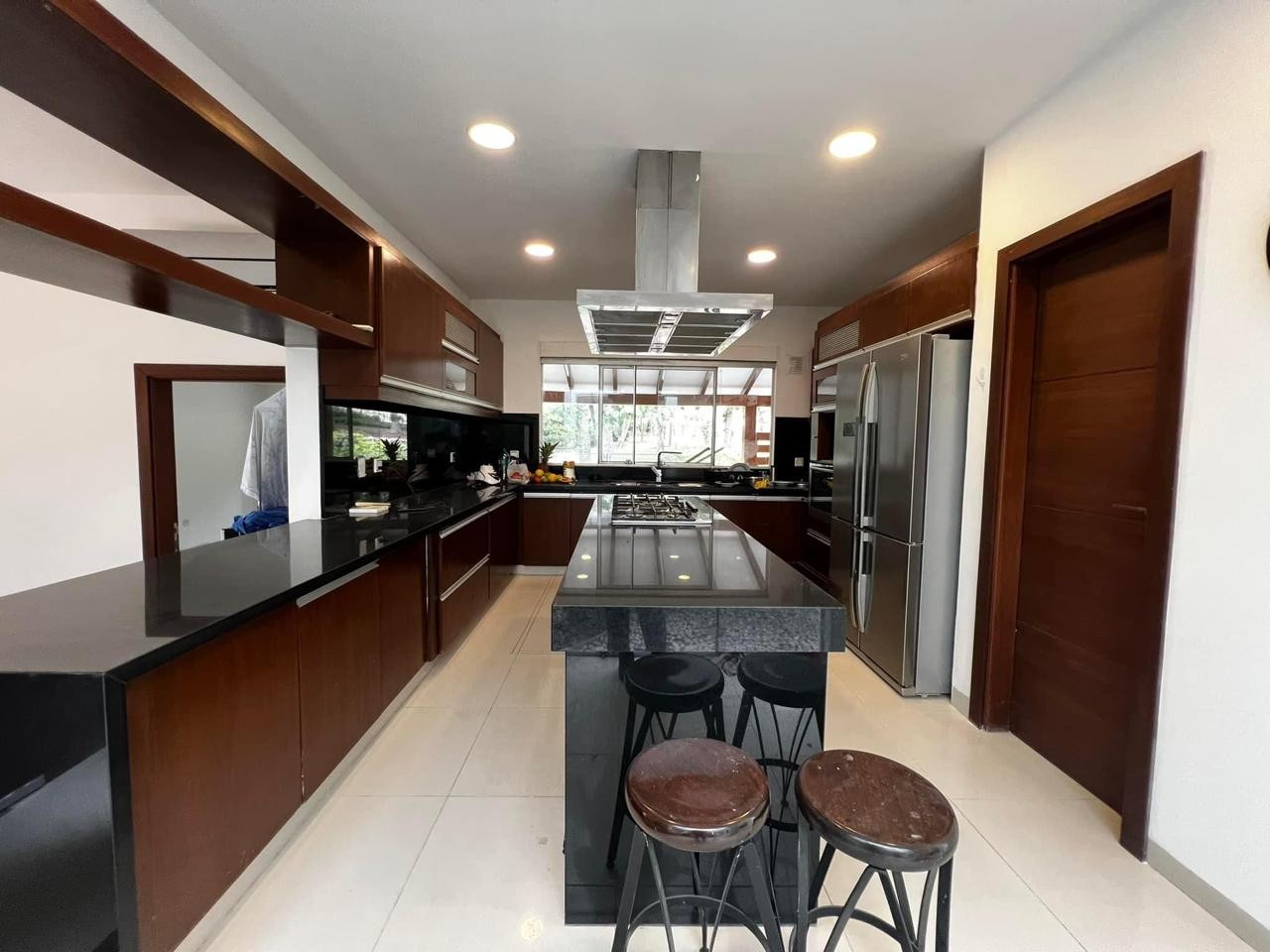 Casa en Urubó en Santa Cruz de la Sierra 4 dormitorios 6 baños 4 parqueos Foto 18