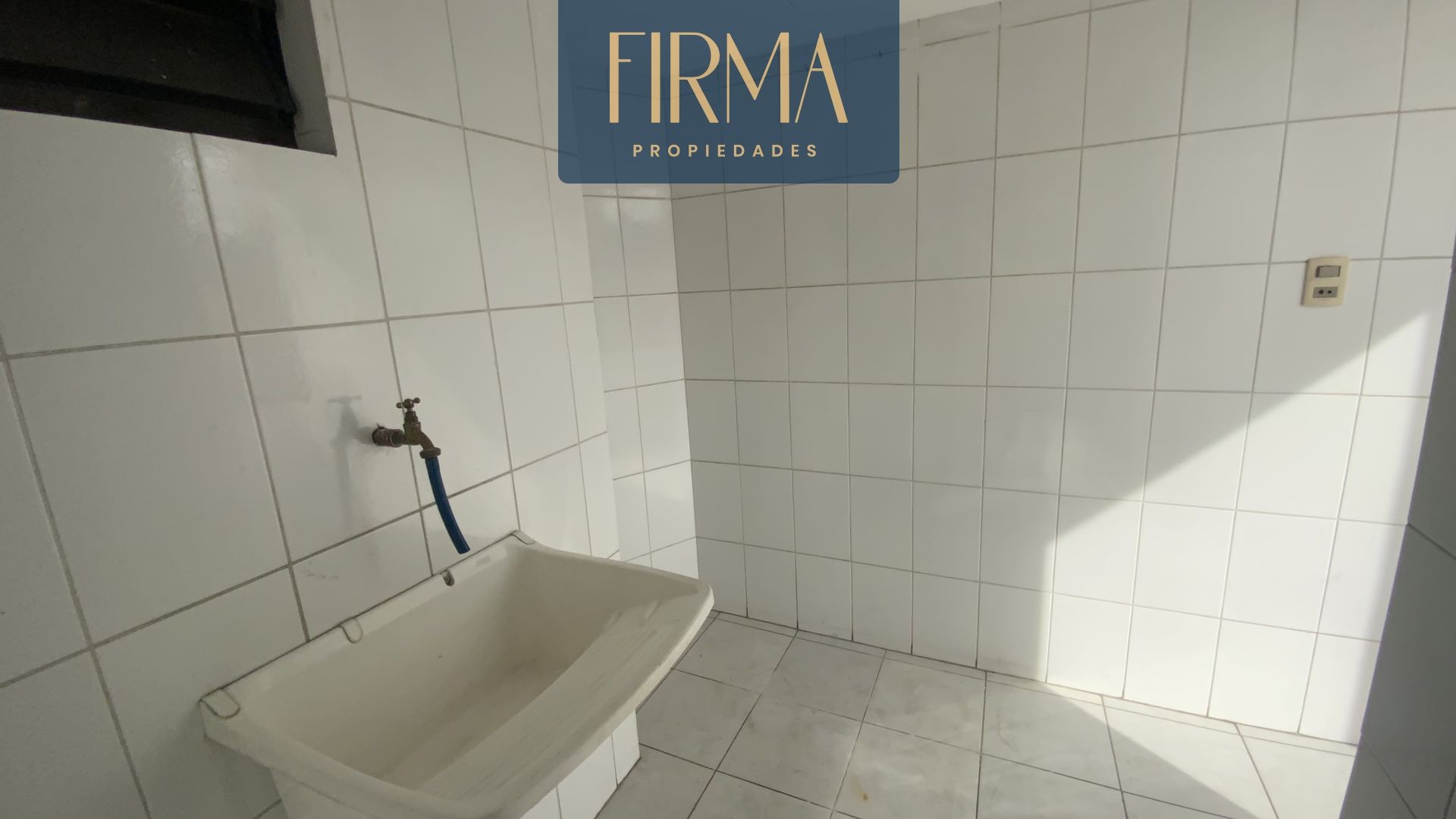 Departamento en VentaCOMPRA ESTE AMPLIO Y CÉNTRICO DEPARTAMENTO EN MIRAFLORES 5 dormitorios 4 baños 1 parqueos Foto 15