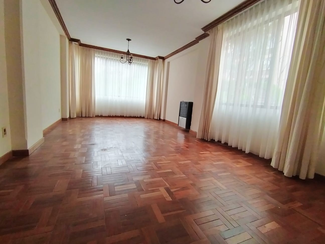 Departamento en AlquilerLos Pinos, frente a Impuestos Nacionales, zona los nuevos Pinos 3 dormitorios 4 baños 1 parqueos Foto 1