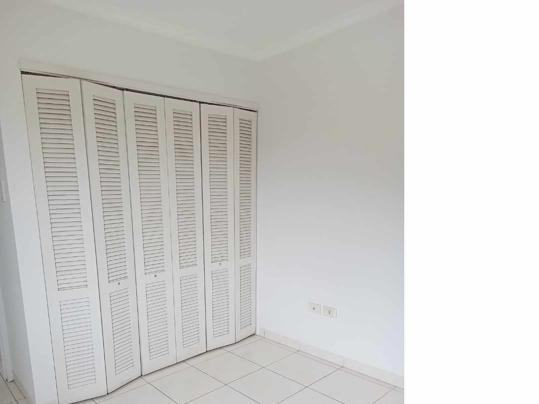 Departamento en VentaAv. Beni entre 4 y 5 anillo Condominio Valeria 1 Foto 16