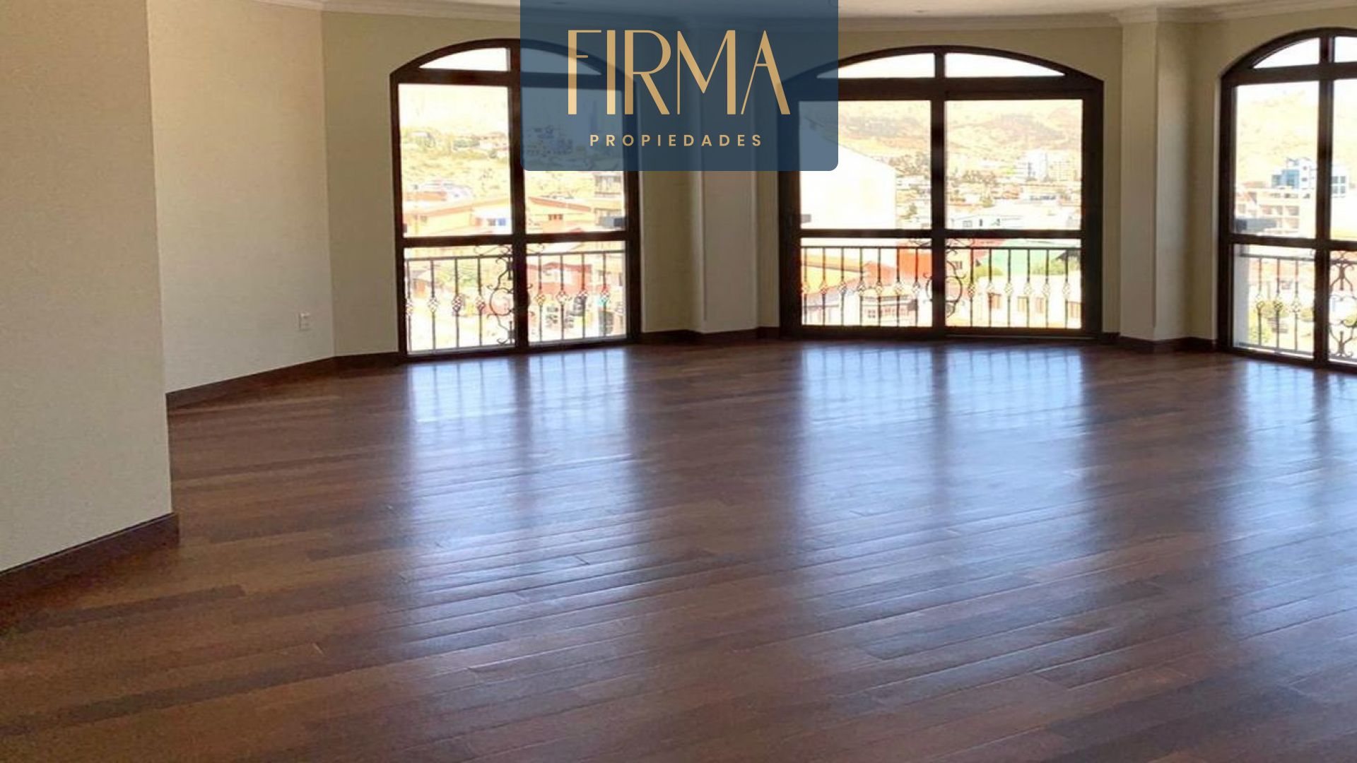 Departamento en Achumani en La Paz 3 dormitorios 5 baños 1 parqueos Foto 3