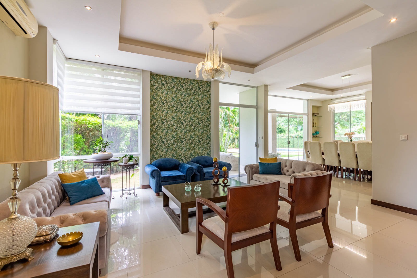 Casa URUBO CONDOMINIO JARDINES DEL URUBO 1
HERMOSA Y ELEGANTE AMOBLADA CASA EN ALQUILER !!!!
CON 4 HABITACIONES SUITE  Foto 22